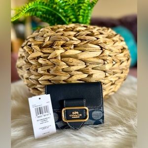 Small Morgan Wallet In Signature Chambray